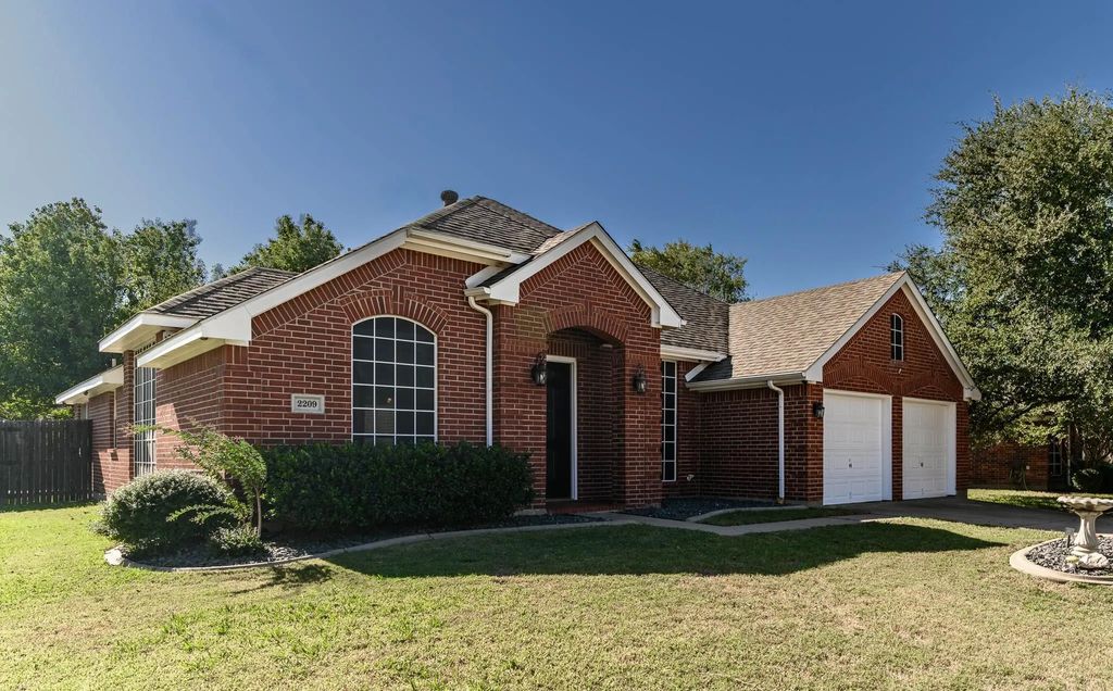 2209 Hodges Place, Mansfield