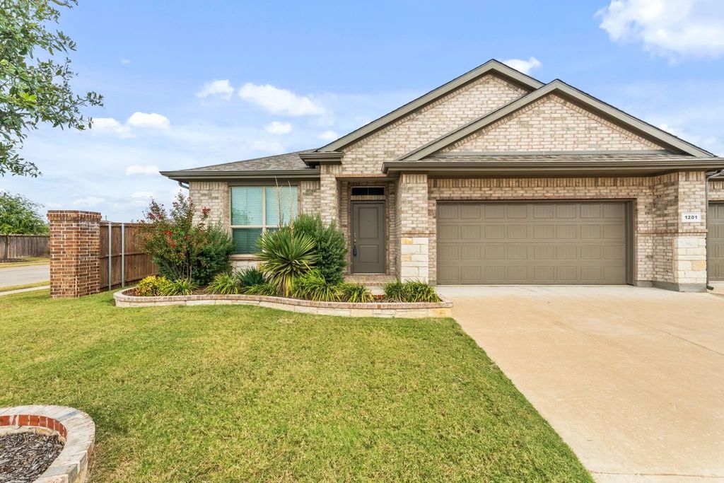 1201 Sausalito Trail, Cleburne