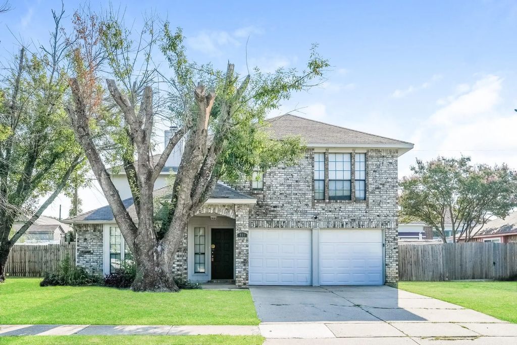 911 Blewitt Drive, Cedar Hill
