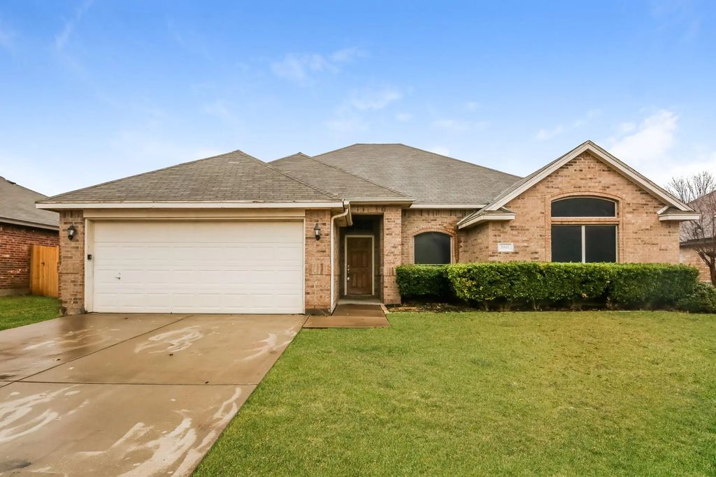 960 Carlin Lane, Burleson