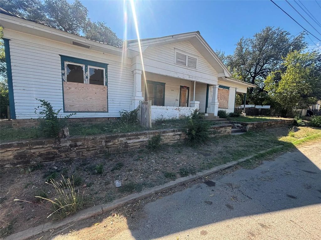 606 Avenue C, Brownwood