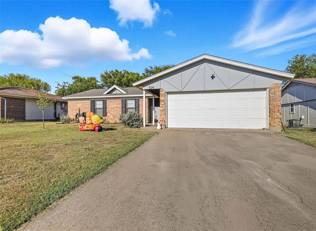 524 Nw Charlyne Dr., Burleson
