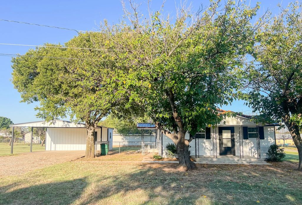 301 S Rose Street, Archer City