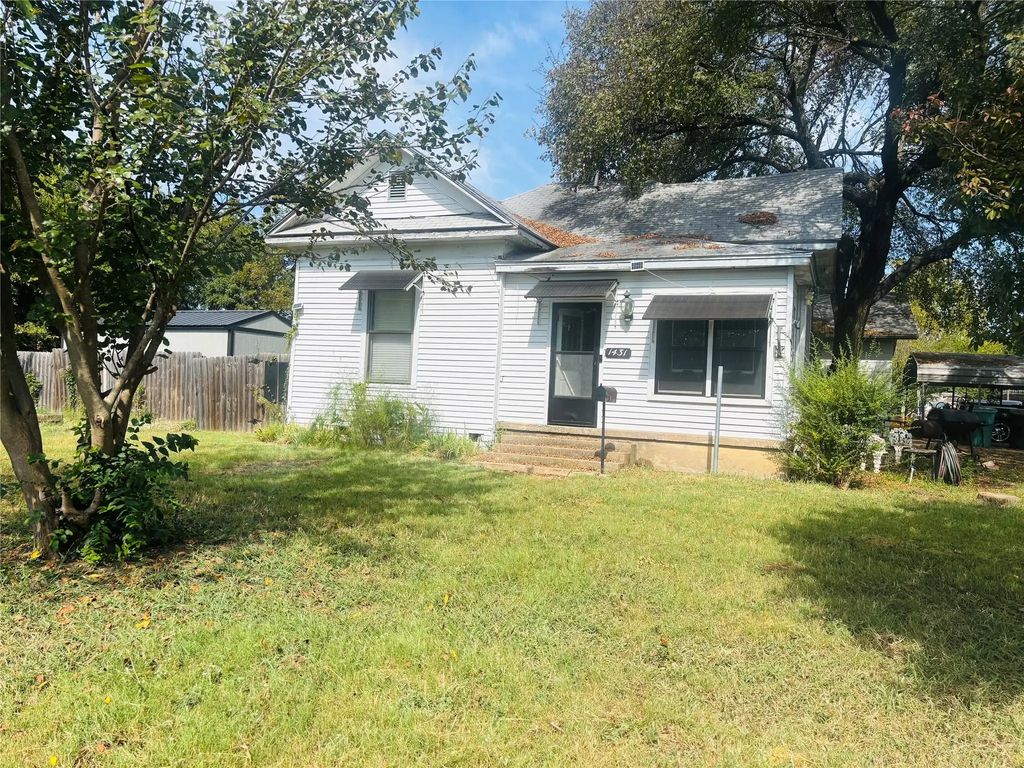 1431 E Wells Avenue, Sherman