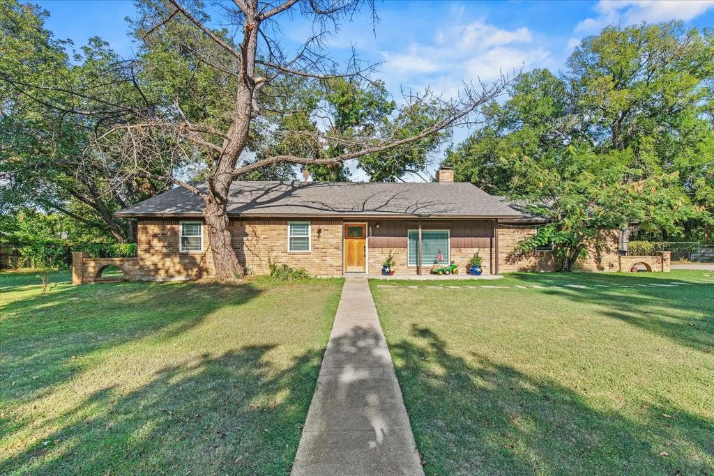205 S Washington Street, Cleburne