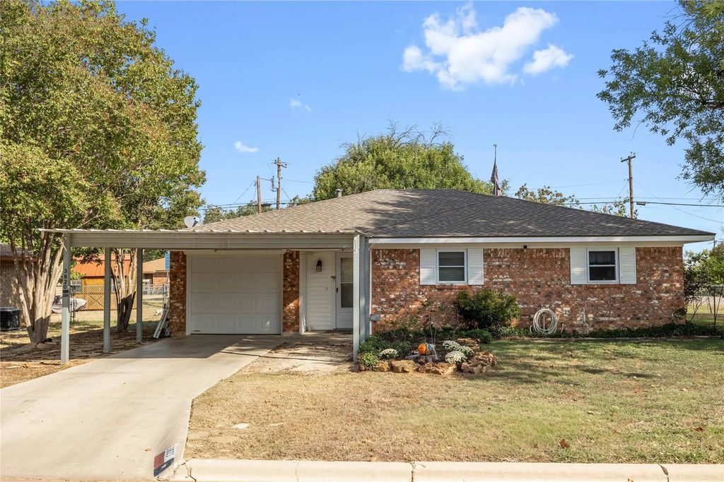 3820 Country Side Drive, Brownwood
