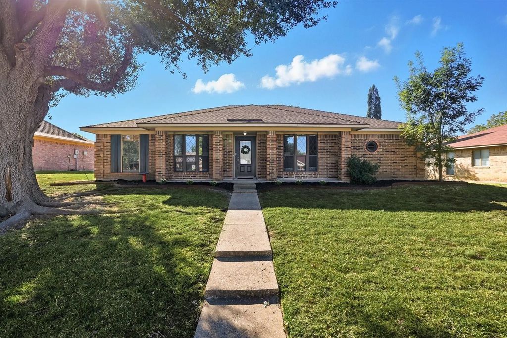 1012 Summertree Circle, Plano
