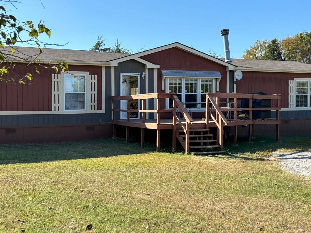 7067 N State Highway 78, Bonham