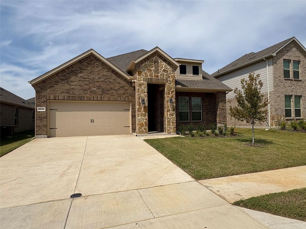 3823 Tack Room Road, Aubrey