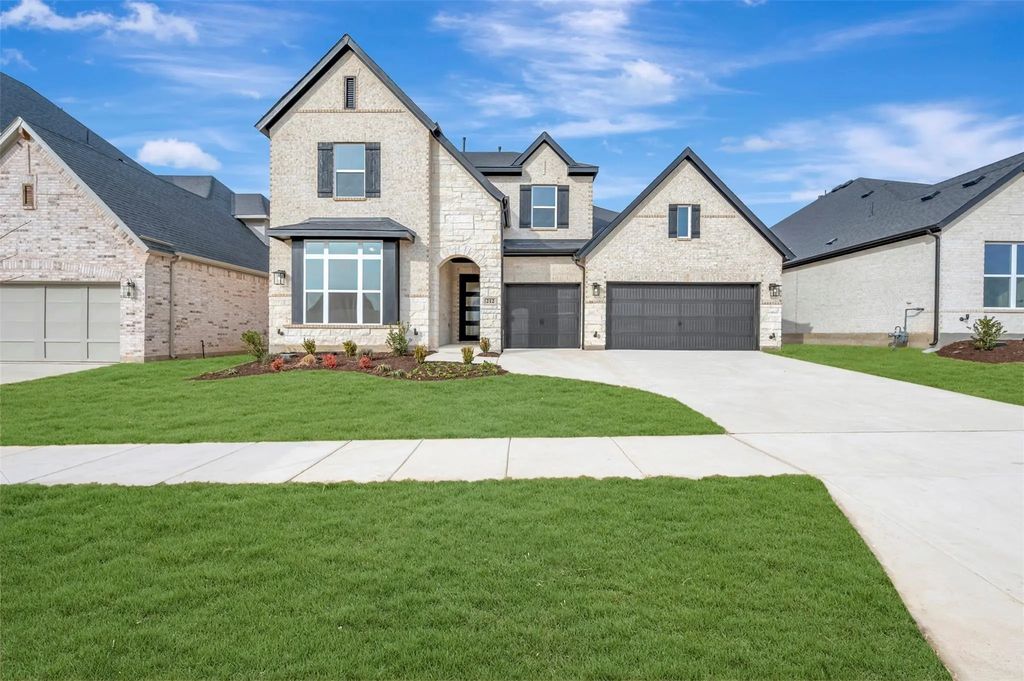 212 Harmony Way N, Northlake