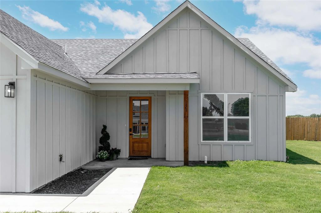 121 Gunner Trail, Early