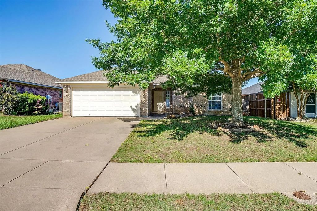 543 Thistle Meade Circle, Burleson