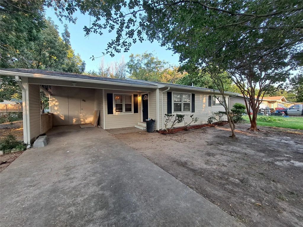 6203 Live Oak Street, Greenville
