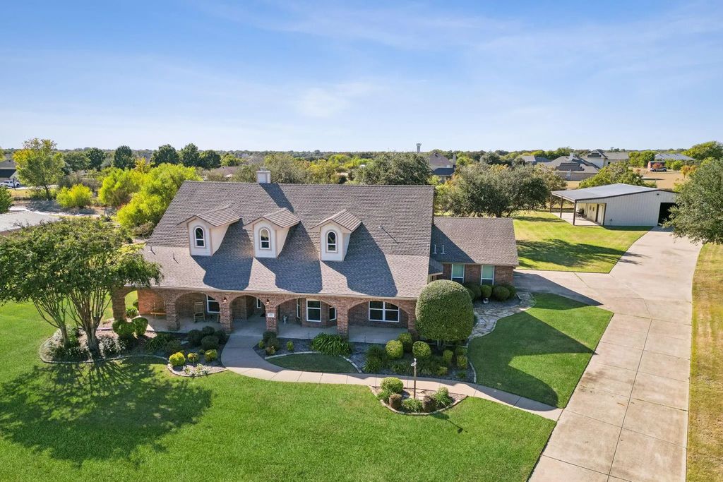 285 Red Star Road, Lucas