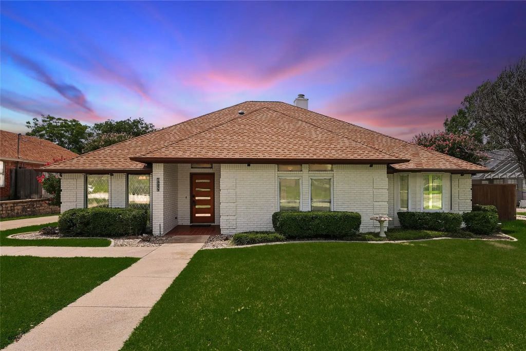 7333 Red Oak Street, North Richland Hills