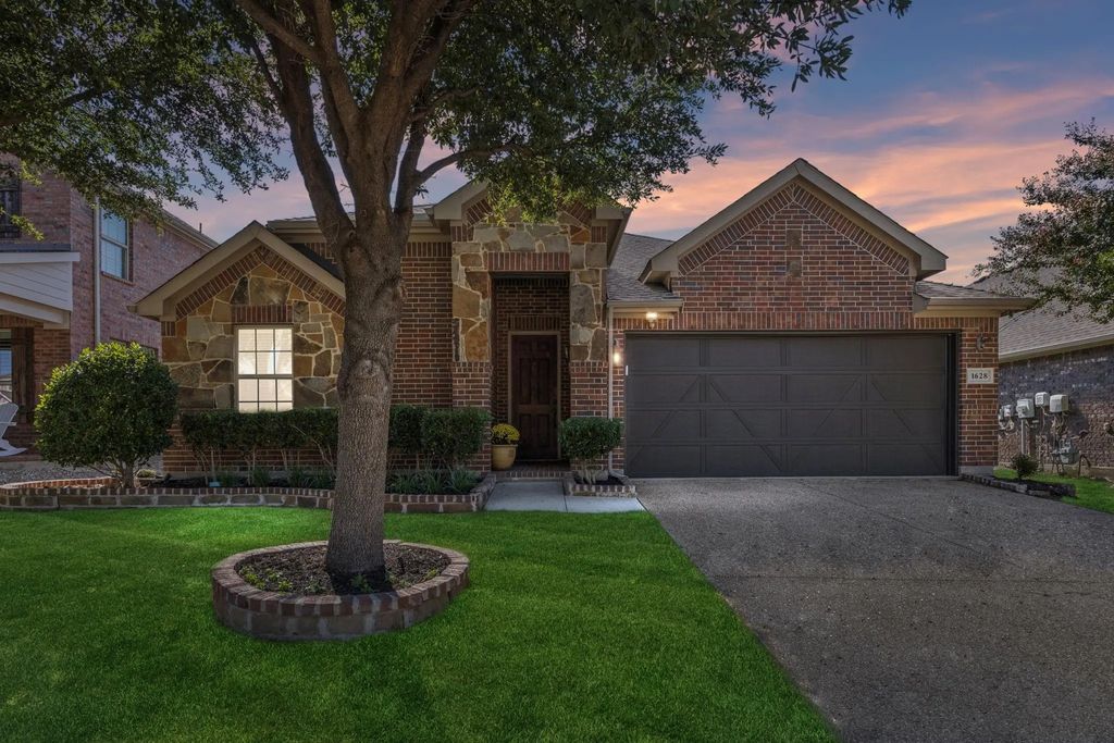 1628 Falconet Court, Carrollton