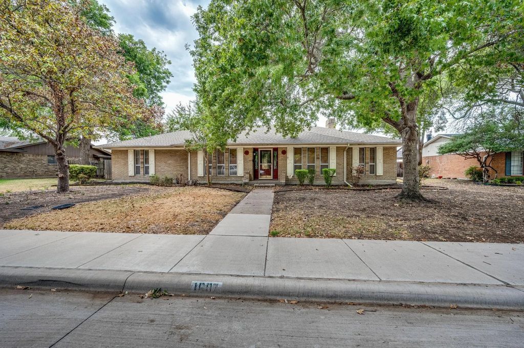 1607 Alexander Drive, Waxahachie