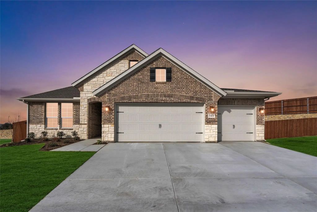 541 Mitchell Boulevard, Weatherford