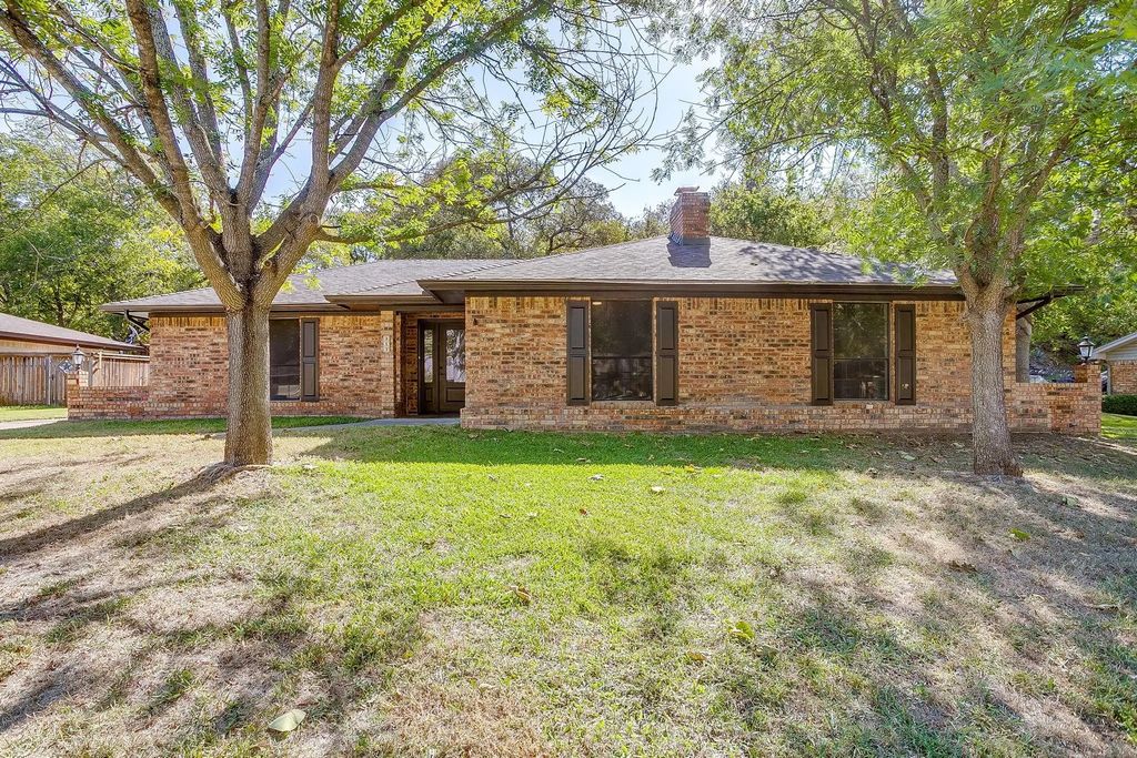 313 Hidden Valley Drive, Aledo