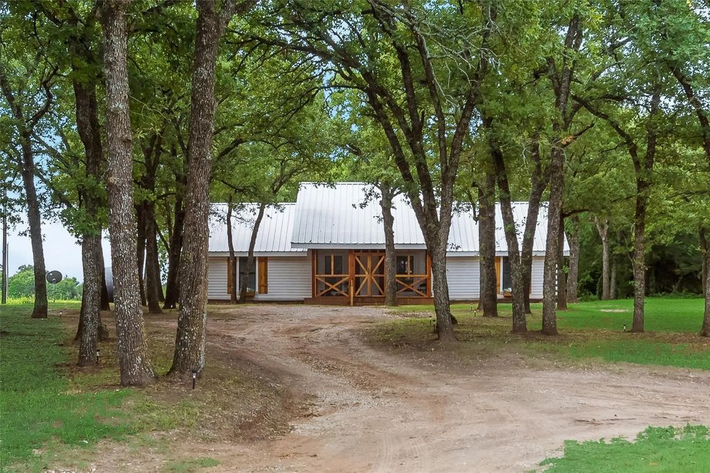 1402 Posey Brewer Road, Sunset