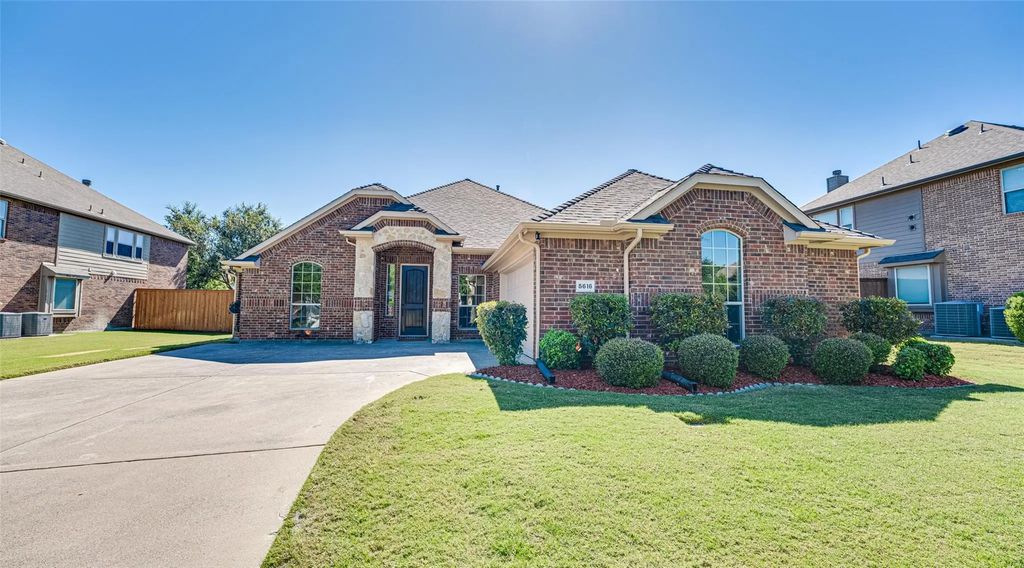 5616 Chateau Drive, Sachse