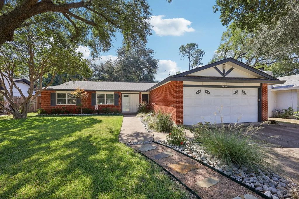 2604 Hollywood Drive, Arlington