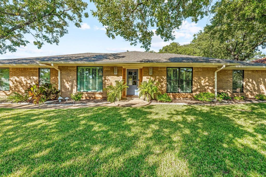 1507 Mimosa Circle, Graham