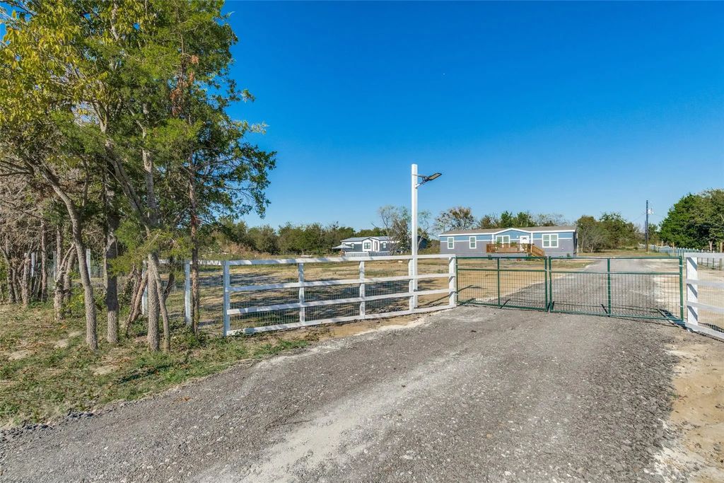 4746 County Road 1040, Chatfield