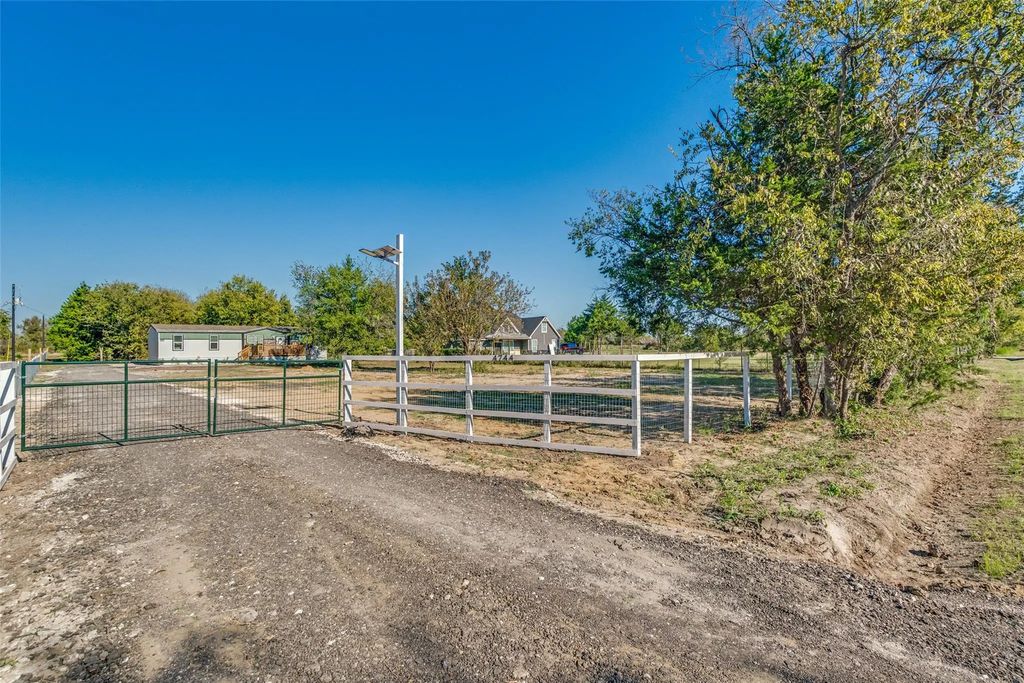 4744 County Road 1040, Chatfield