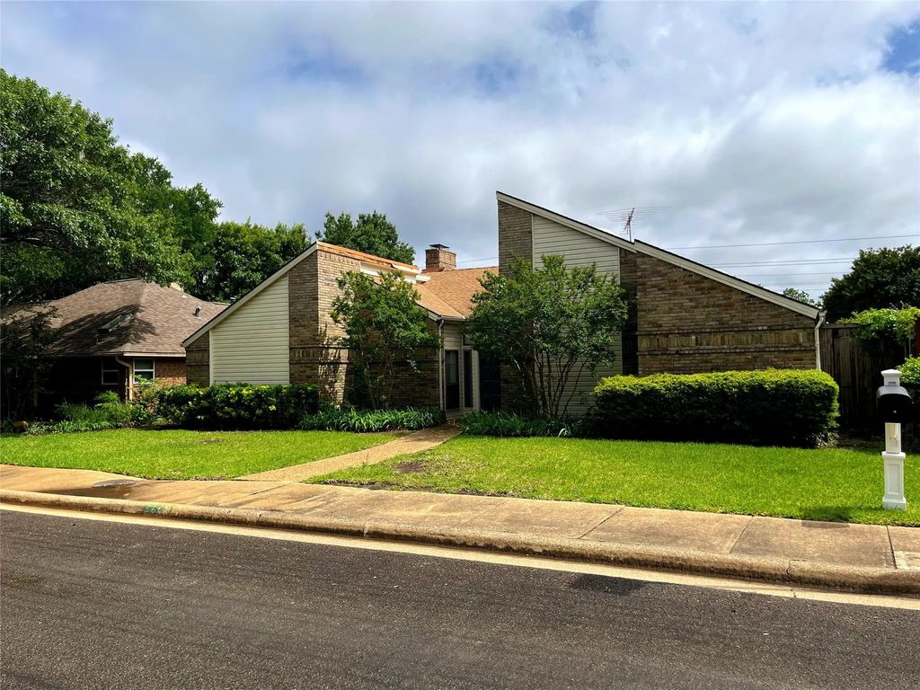 6616 Gretchen Lane, Dallas