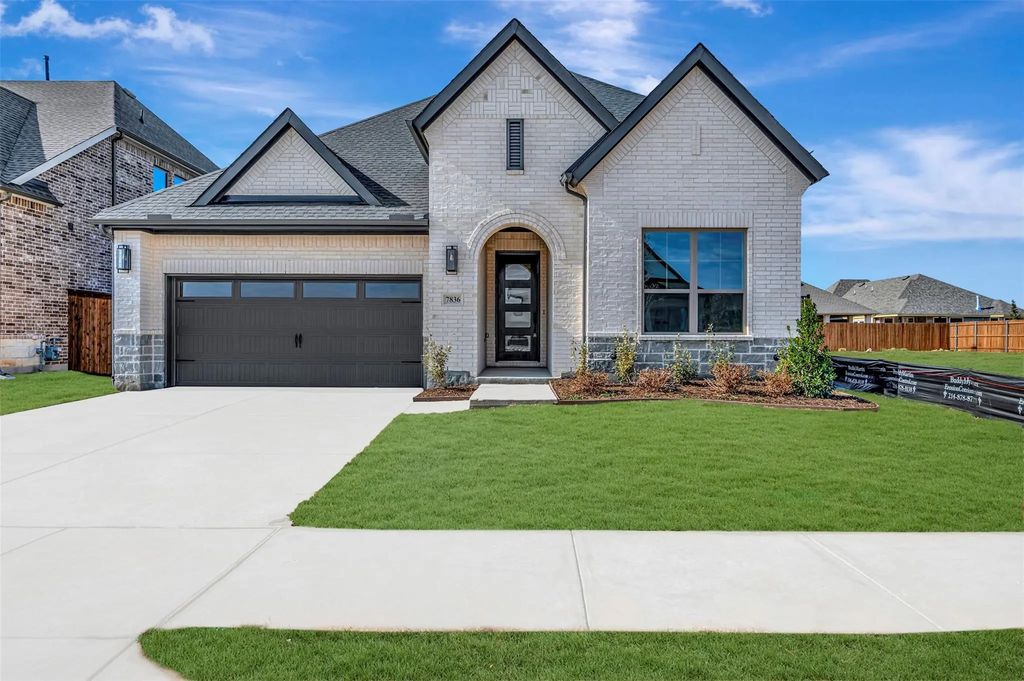 7836 Pondview Lane, Fort Worth