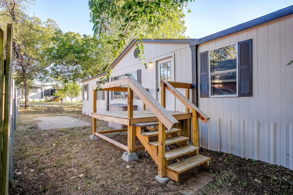 317 6th Street, Joshua