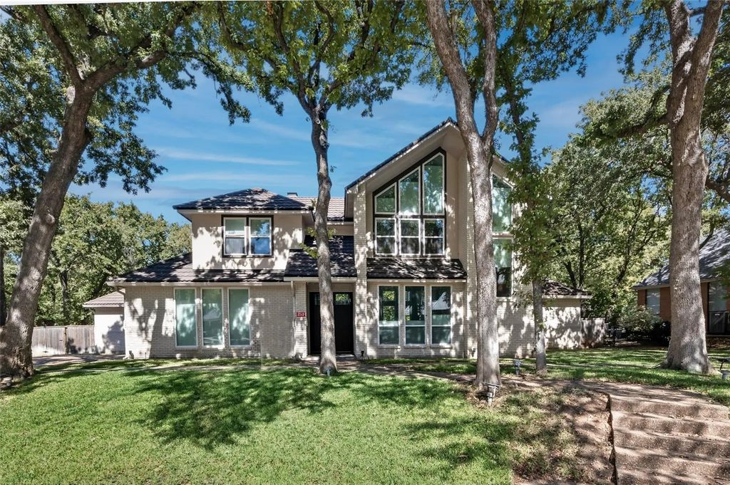 2307 Newforest Court, Arlington