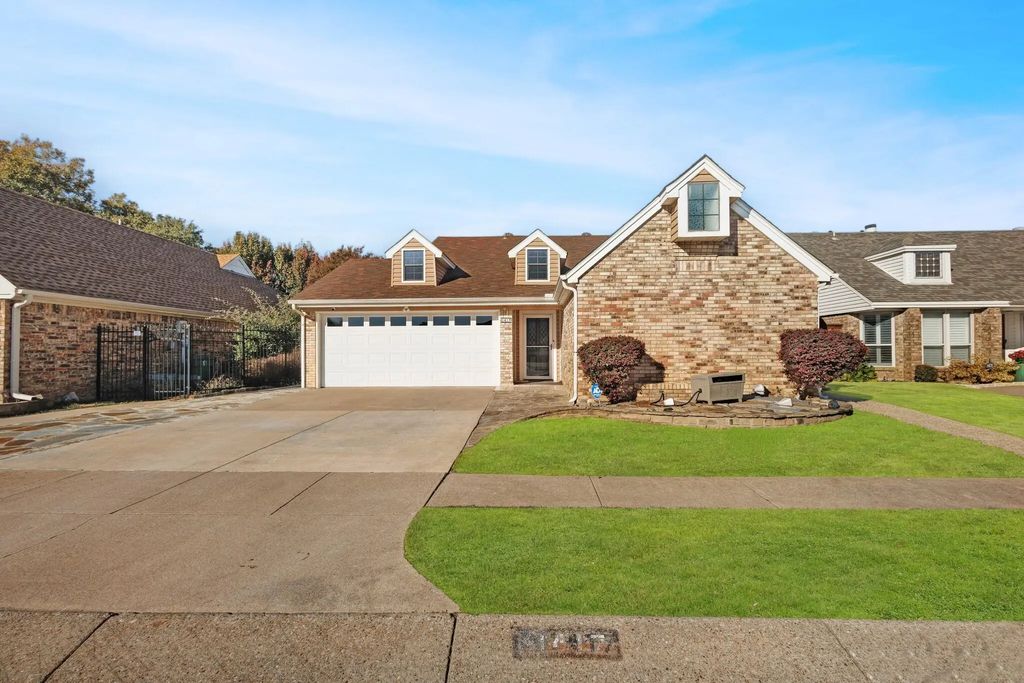 1417 Autumn Chase Square, Bedford