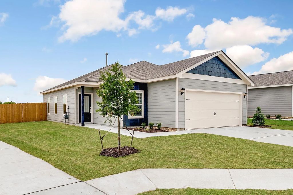 8205 White Wolf Trail, Ponder