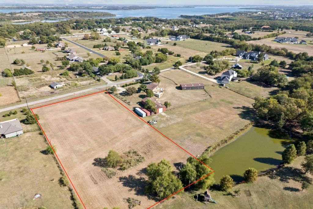600 Long Lot 11 Road, Lucas