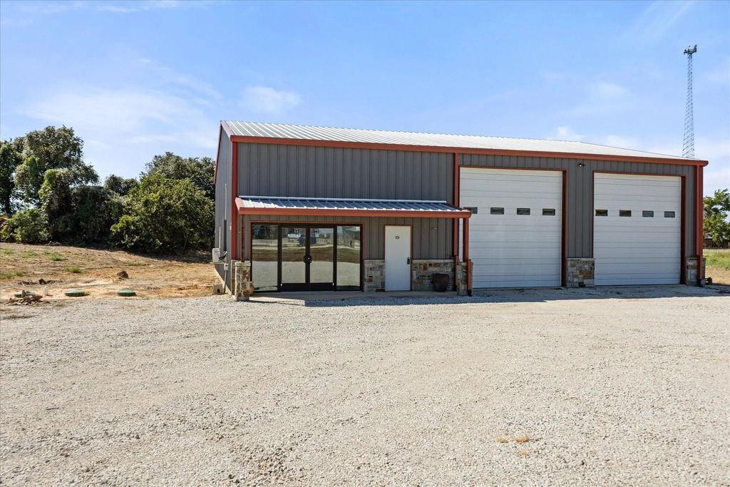 834 Riley Lane, Tolar