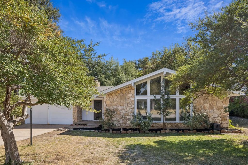 805 Raintree Road, Fort Worth