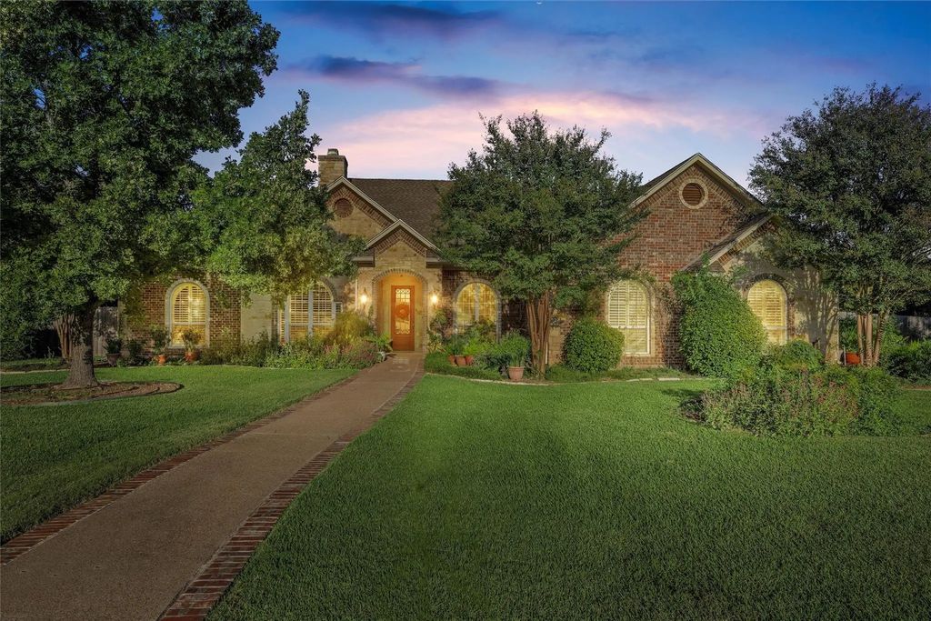 8 Republic Drive, Waco
