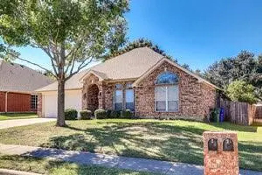 1411 Parkside Drive, Mansfield