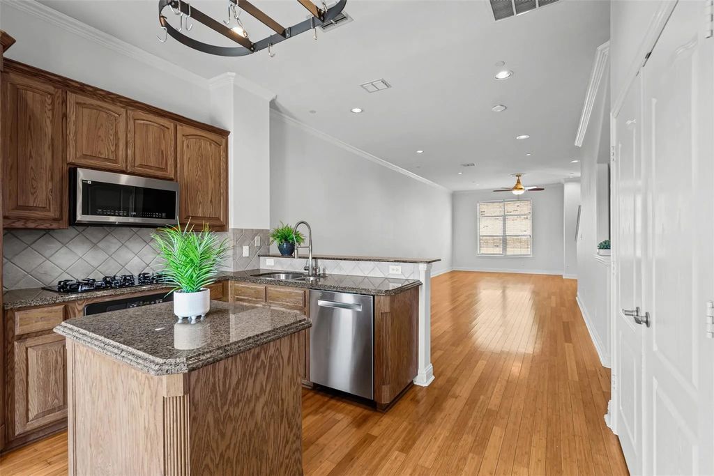 720 E 1st Street, Fort Worth