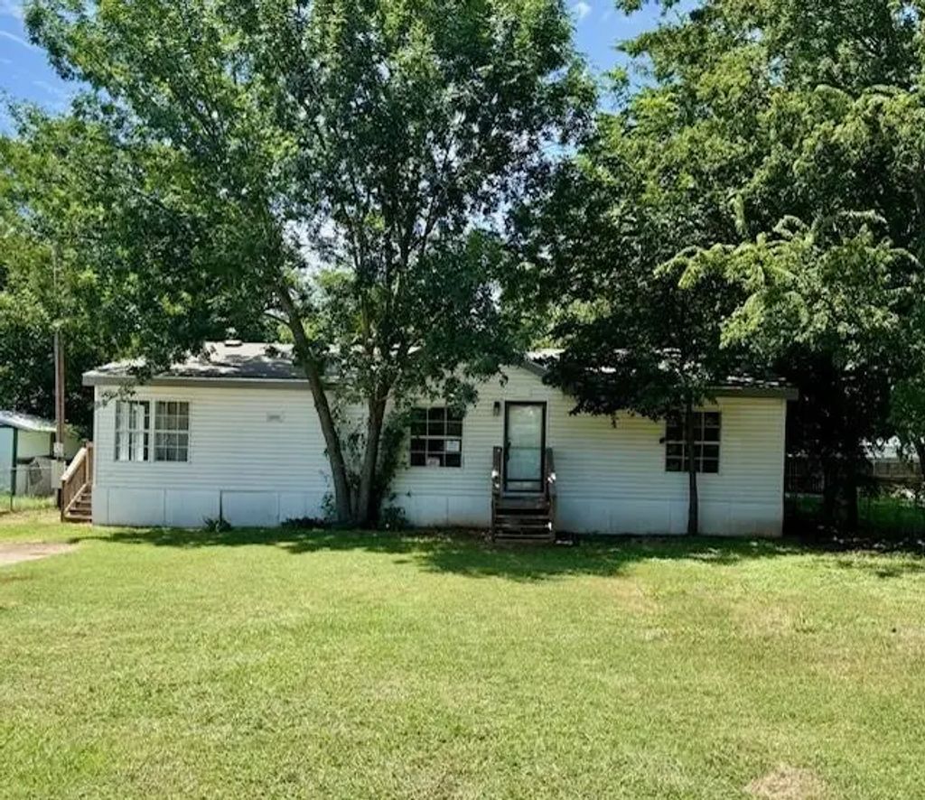 1518 Lands End Street, Granbury