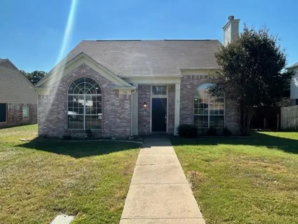 1352 Saddleback Lane, Lewisville
