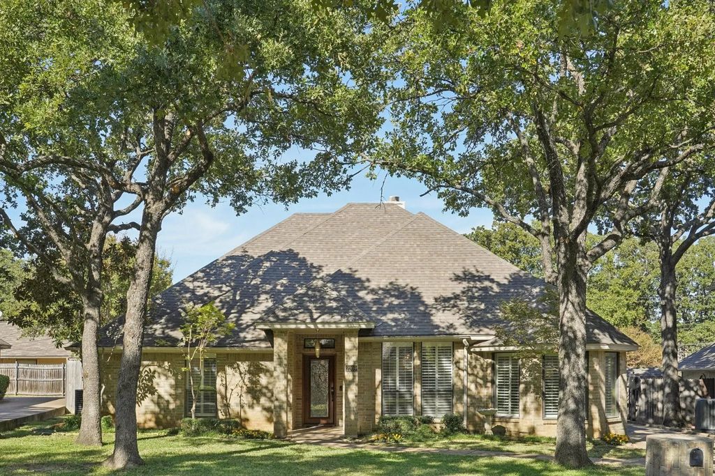 2209 Sand Creek Court, Arlington