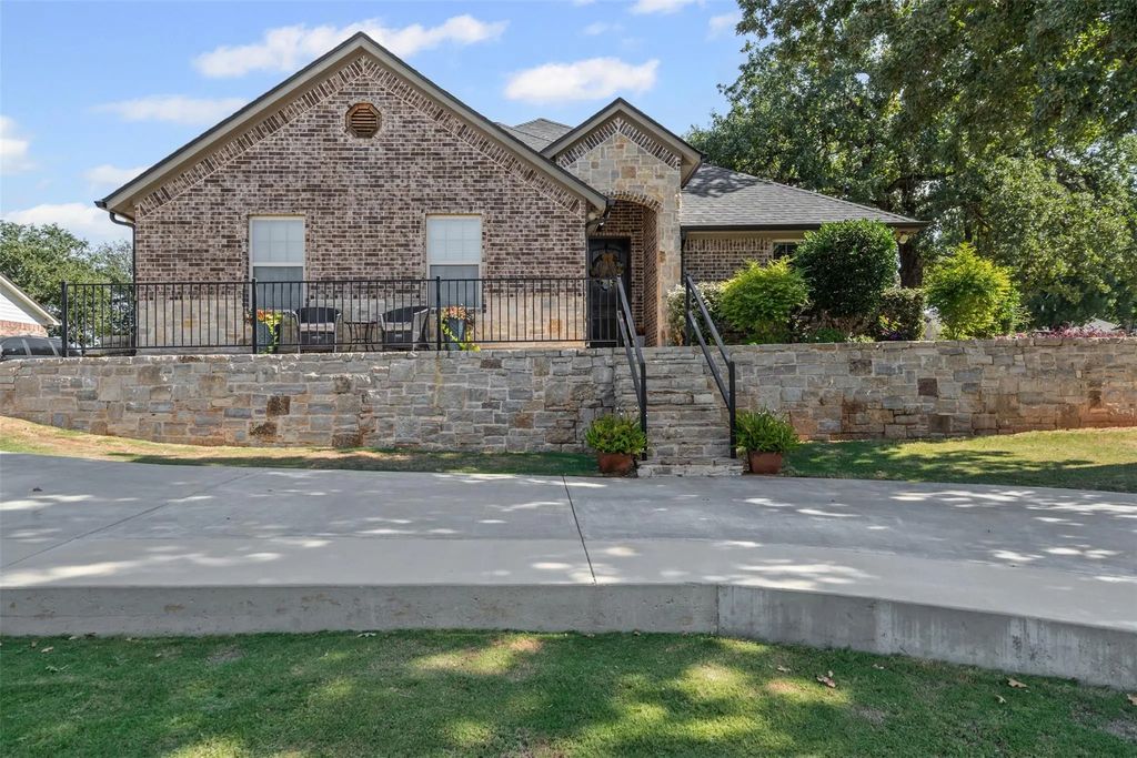 8501 Linden Court, Granbury