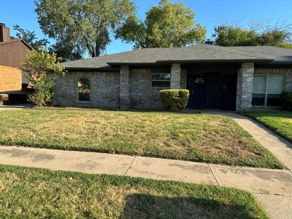 2329 Oakmont Drive, Bedford