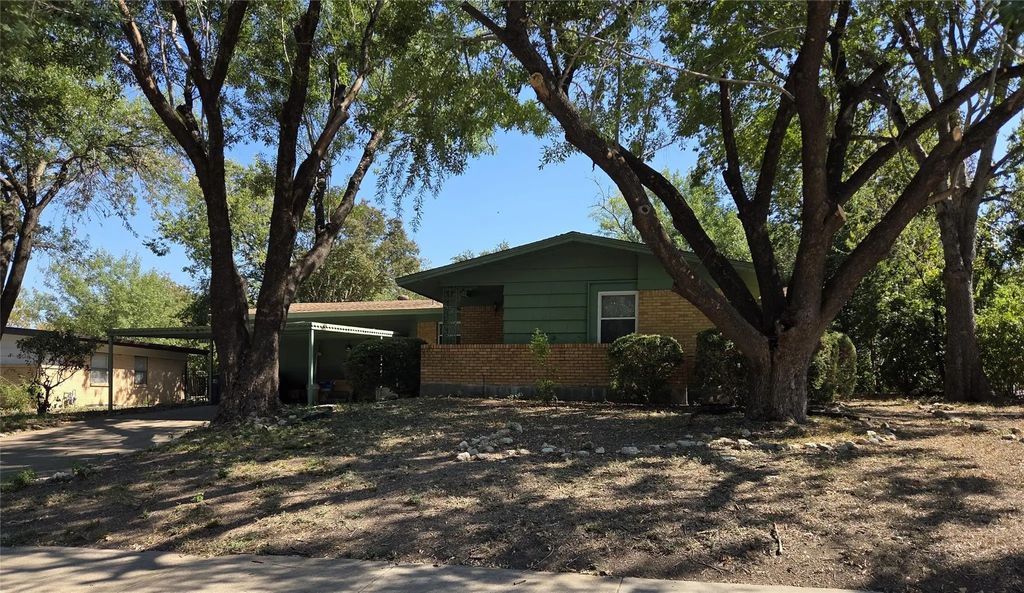 5437 Whitman Avenue, Fort Worth