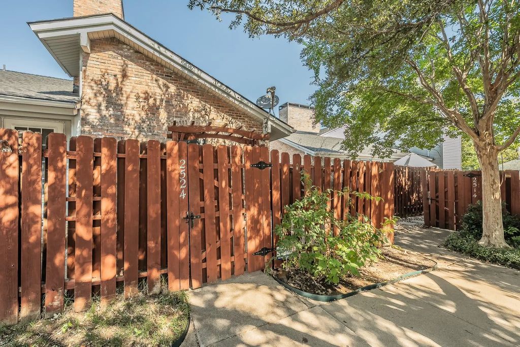 2524 Shady Ridge Drive, Bedford