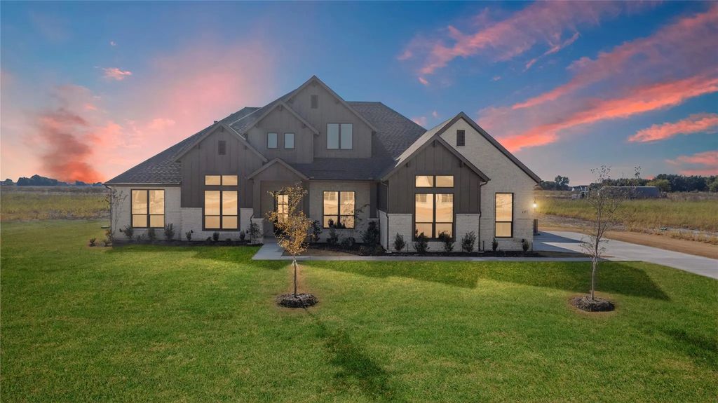 137 Lila Lake Drive, Waxahachie