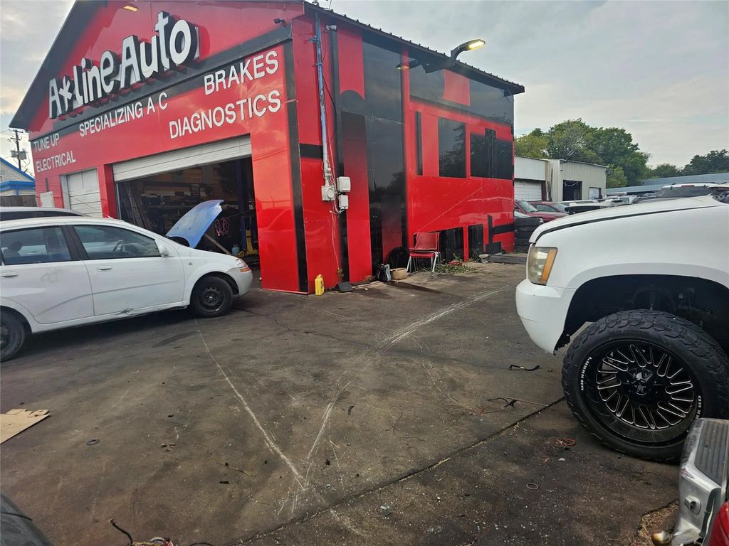 1017 E Seminary Drive, Fort Worth